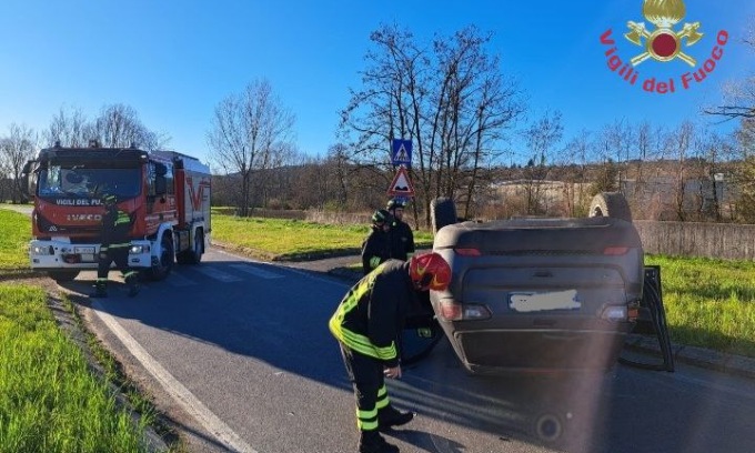 Incidente Auto Si Ribalta Con A Bordo Due Persone Prima Merate