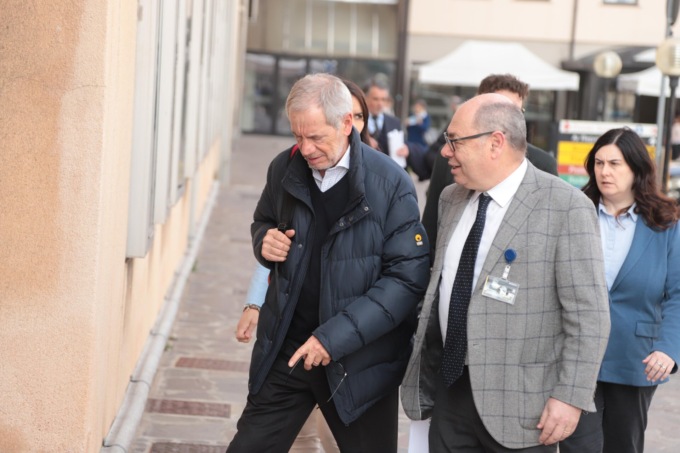 Guido Bertolaso In Visita Al Mandic Stiamo Arruolando Nuovo Personale