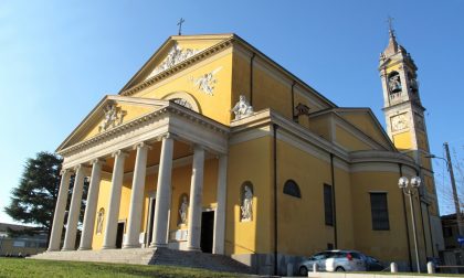 Ragazzi molesti sul sagrato della chiesa, il parroco fa installare le telecamere