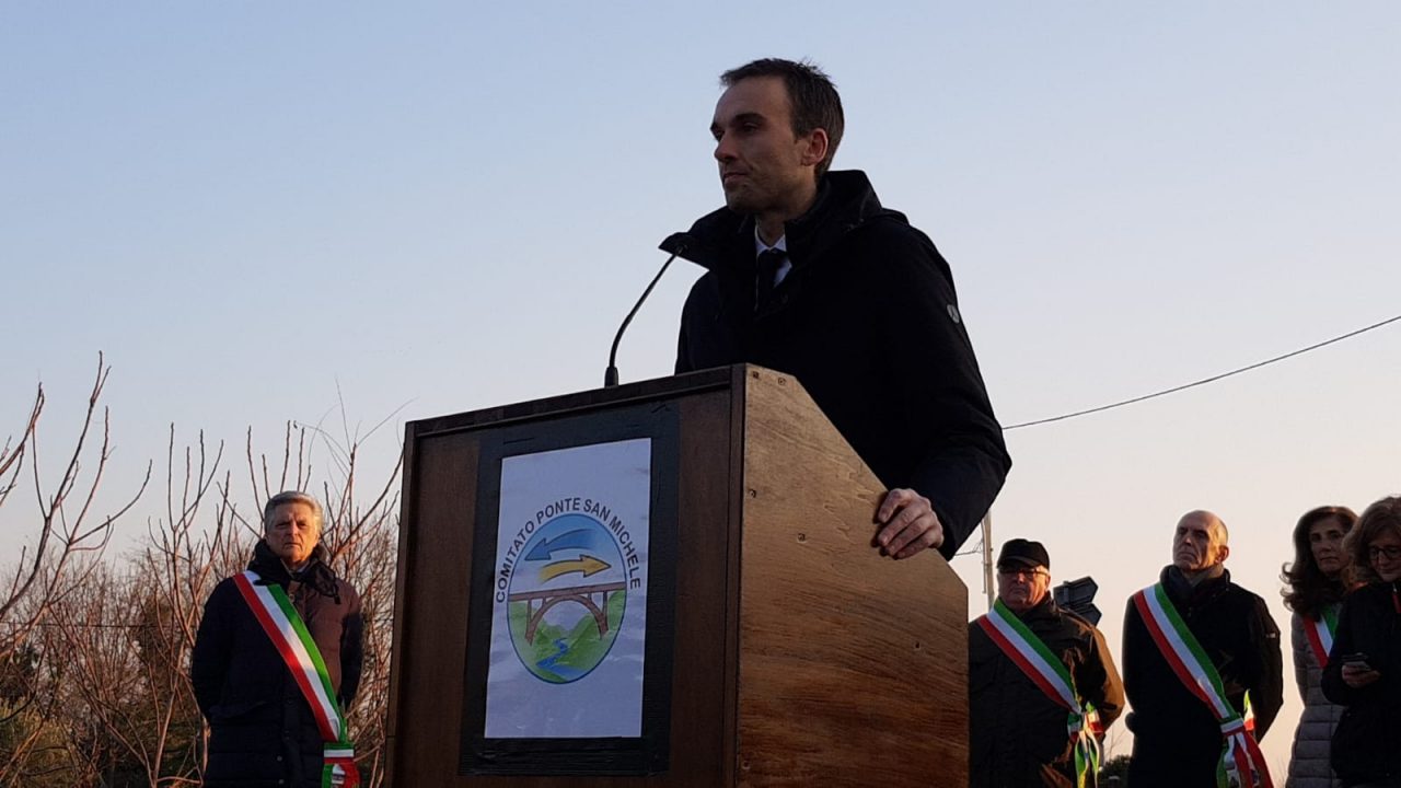 Ponte di Paderno: fischi al direttore di Rfi Lombardia FOTO e VIDEO