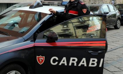 "Vado a fare il vaccino e vengo in caserma" ma i Carabinieri non si fidano: arrestato all'hub