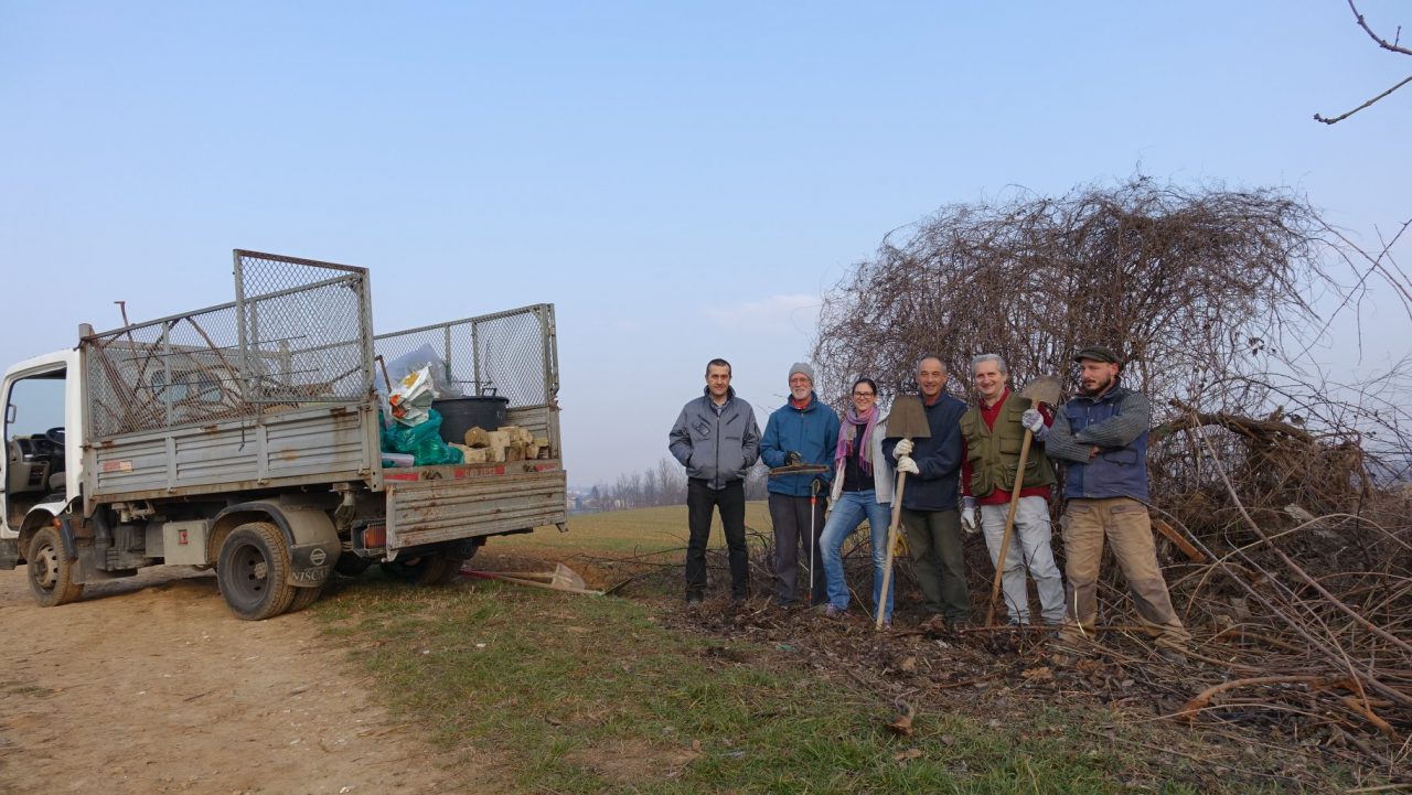 Rifiuti abusivi lungo i sentieri di Rogoredo FOTO