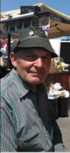 Il commosso addio a un alpino