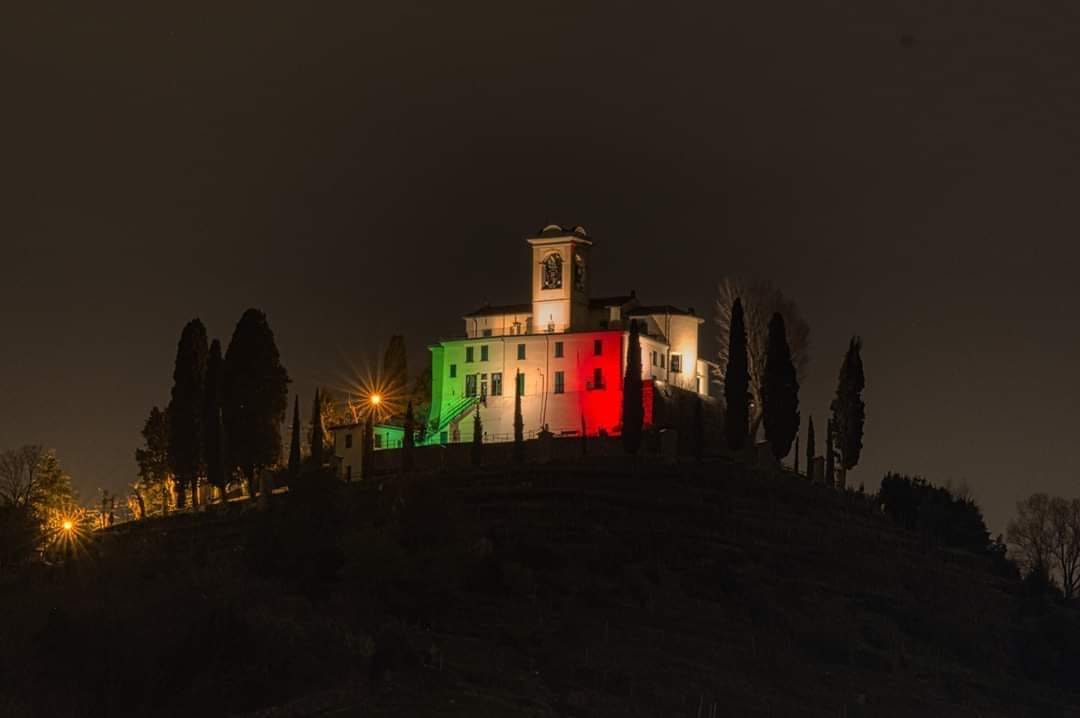 Il santuario di Montevecchia tricolore è un inno alla speranza