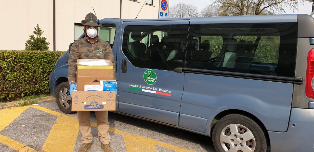 Dagli alpini di Carenno tute e calzari per la Pneumologia dell’ospedale di Merate