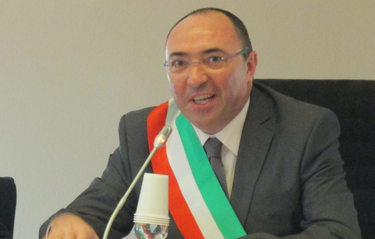 Buoni spesa? No, elemosina. Un altro sindaco polemizza con Conte