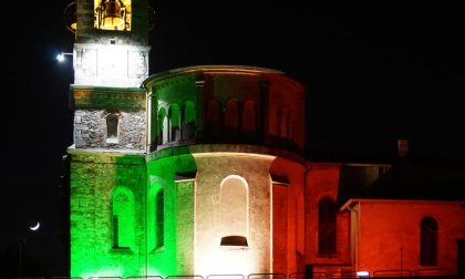 La chiesa di Monticello si illumina del tricolore