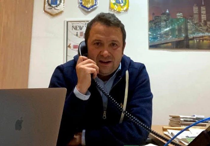 Coronavirus, sindaco e vice chiamano i meratesi in quarantena