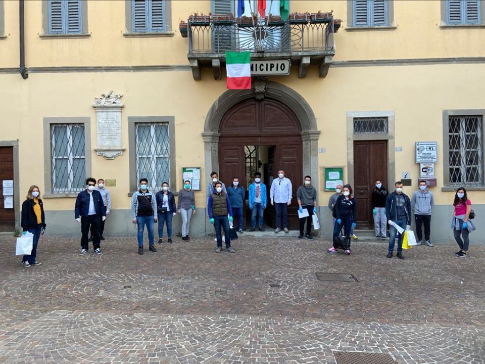 Coronavirus, consegnate le mascherine chirurgiche alle famiglie