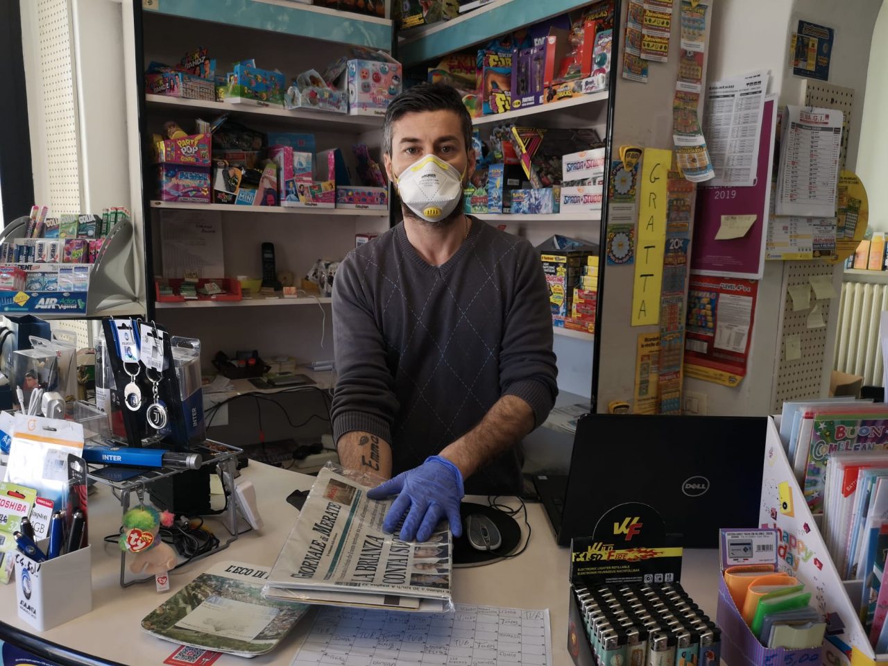 Coronavirus, la testimonianza di un edicolante che ogni giorno affronta l’emergenza