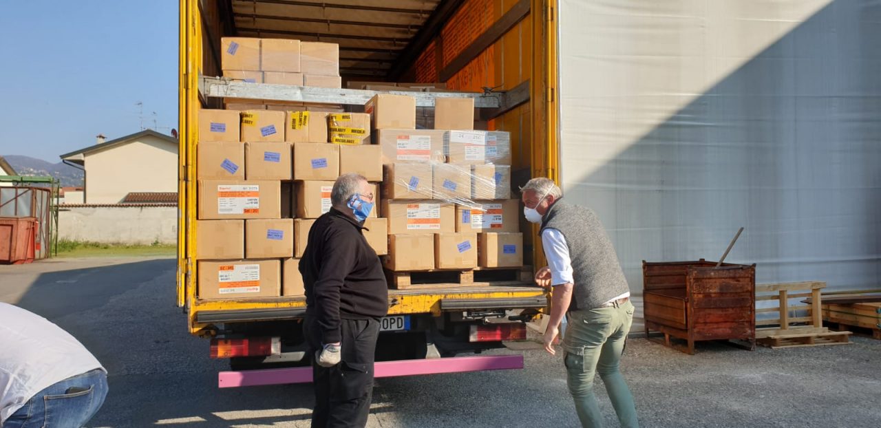 Aiutiamoci: nuova distribuzione di mascherine FOTO