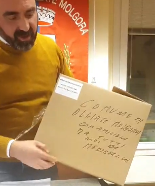 Coronavirus, la solidarietà passa tramite le mascherine e… la pizza