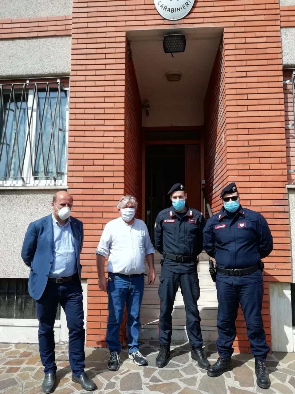 I volontari offrono il pranzo ai Carabinieri di Cisano