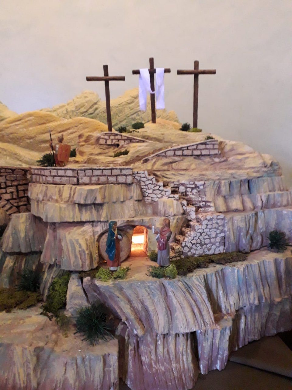 Cremella: allestito in Chiesa un Presepe Pasquale – FOTO