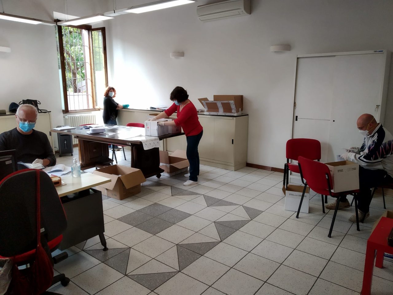 Coronavirus: a Paderno 3900 nuove mascherine distribuite dal Comune – FOTO