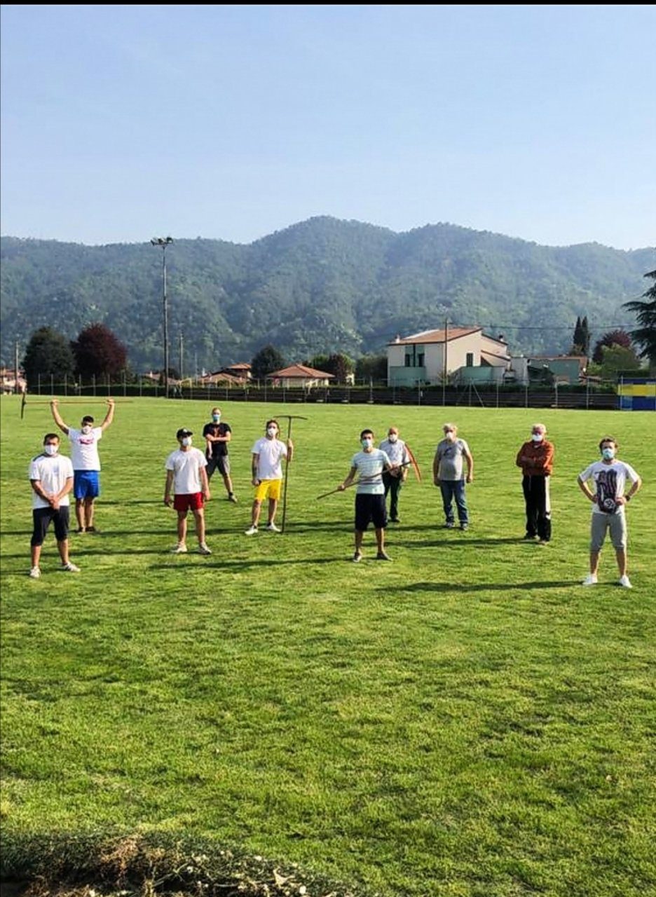 Manutenzione in sicurezza al campo sportivo di Caprino Bergamasco
