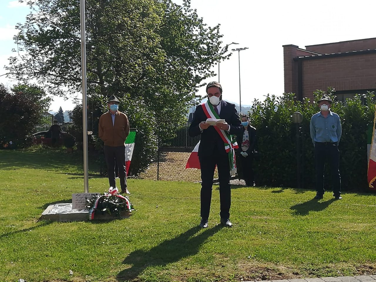 Il 25 aprile alla Rsa Olgiate: “Aspettiamo la nostra liberazione” FOTO e VIDEO