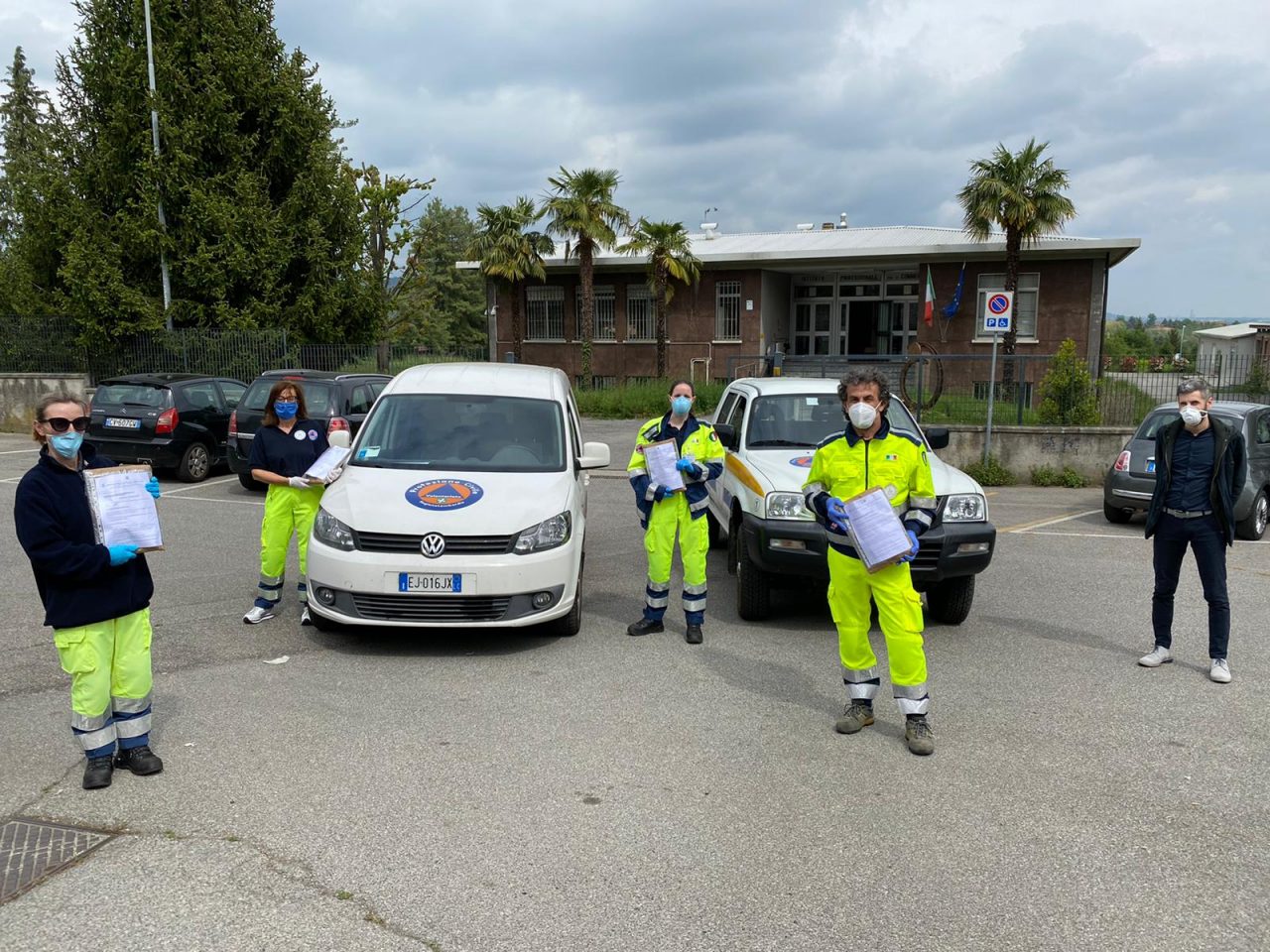 La Protezione civile porta i computer agli studenti che ne hanno bisogno LE FOTO