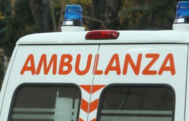 Malore in ditta, soccorso un anziano