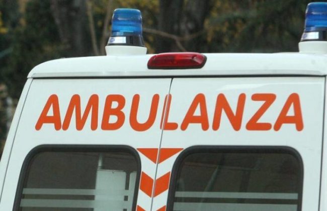 Malore in ditta, soccorso un anziano