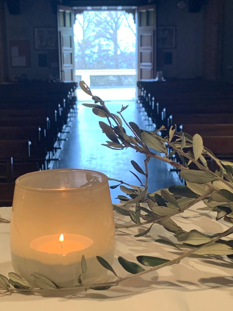 Coronavirus: ulivo e fiori al cimitero per Pasqua