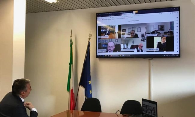 Vendite on line e consegne a domicilio consentite per ogni tipo di merce, parola di Regione (e Prefettura)