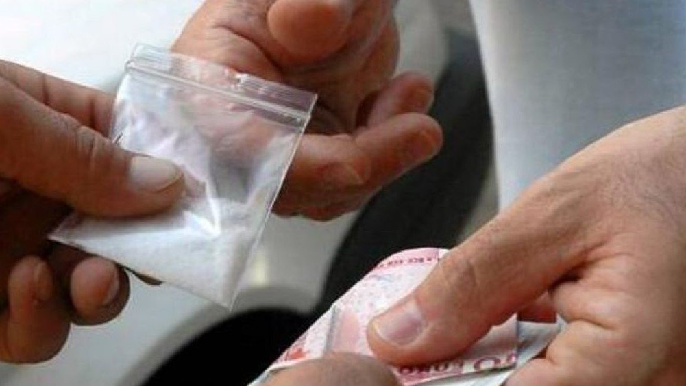 Tripla denuncia a uno spacciatore di cocaina