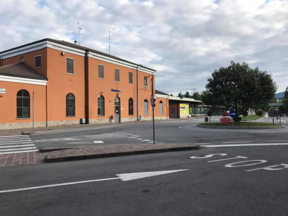 Primo giorno della Fase 2: treni semivuoti alla stazione di Cernusco