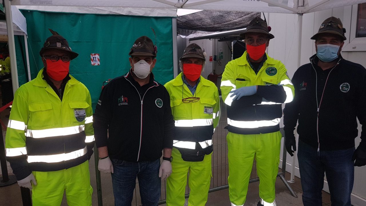 Il presidente  robbiatese visita i suoi Alpini della sezione di Lecco all’ospedale da Campo di Bergamo FOTO
