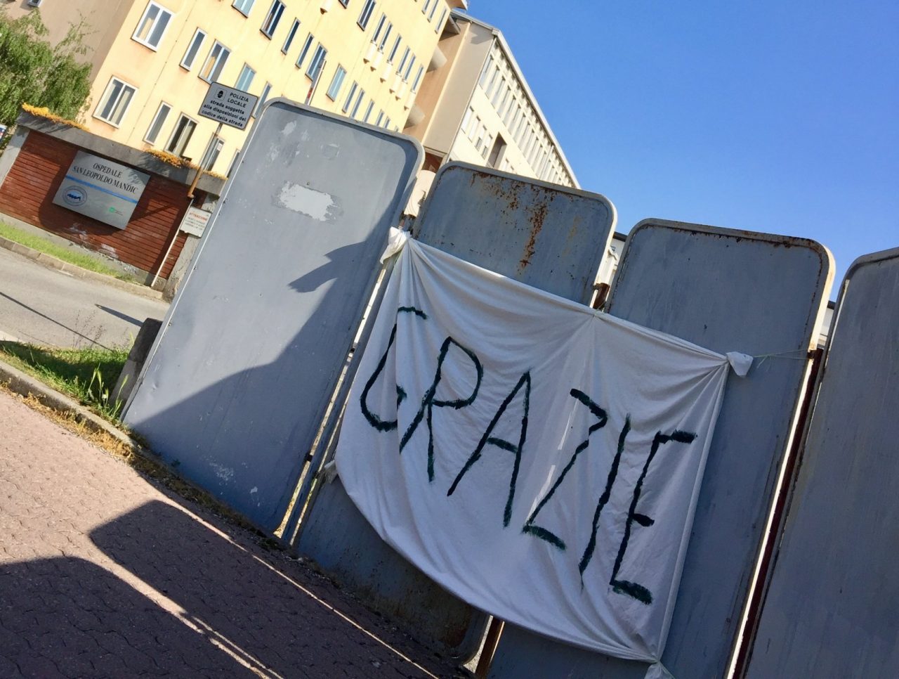 Infermieri e medici, grazie mille eroi! Ma… in euro?