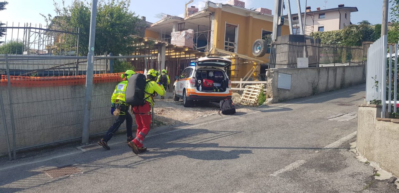 Precipita in cantiere: operaio in condizioni serie FOTO