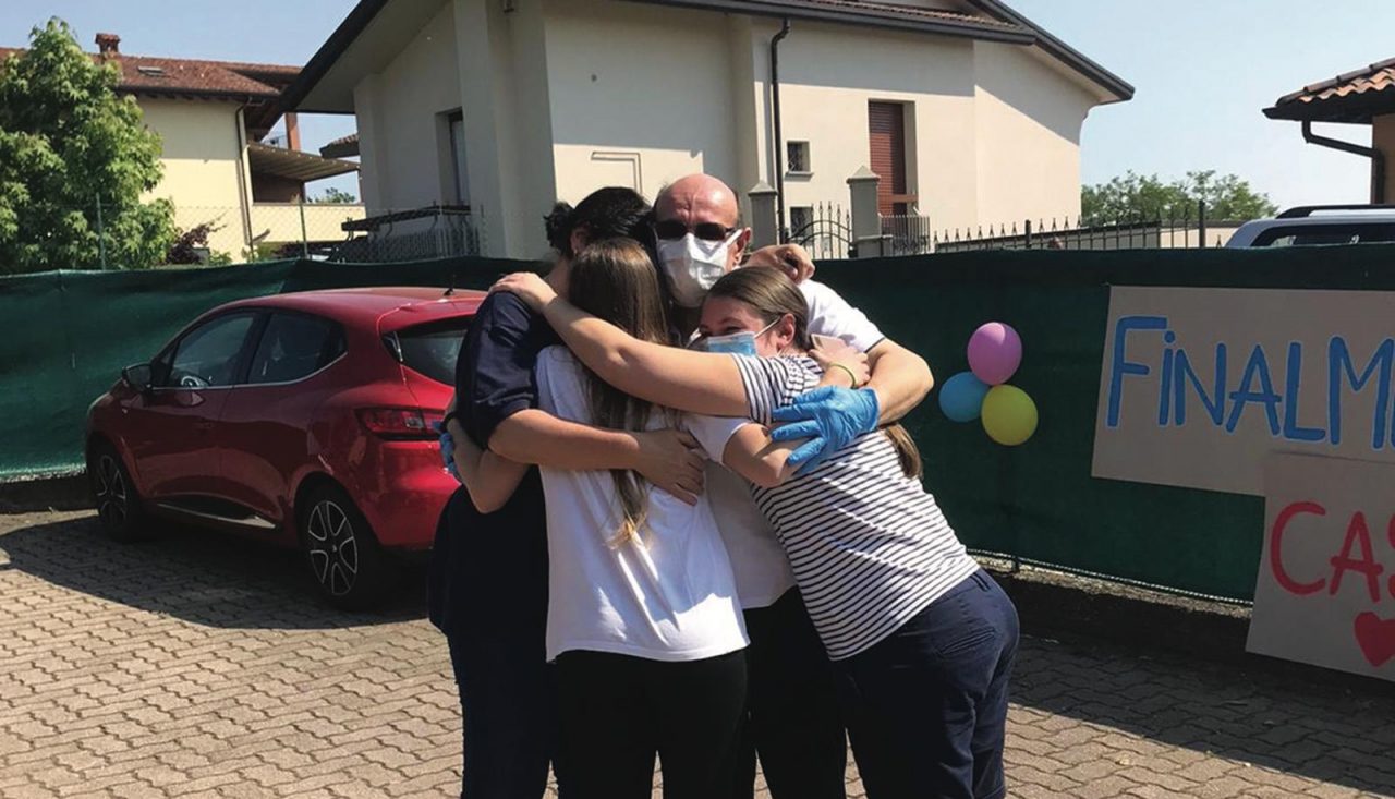 Sconfigge il Coronavirus e lo sbeffeggia con una poesia in dialetto IL VIDEO