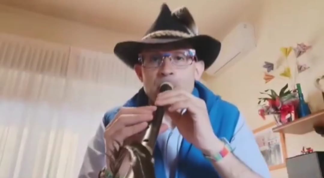 Don Ivan, il prete che le “canta” al Coronavirus IL VIDEO