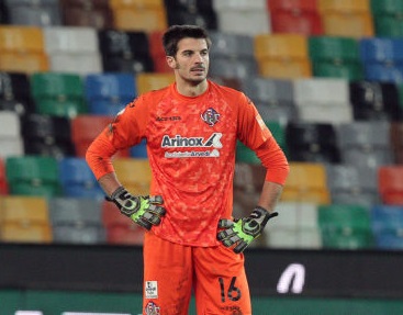 “Scelgo la famiglia al calcio”: la scelta coraggiosa di Agazzi, portiere in serie B