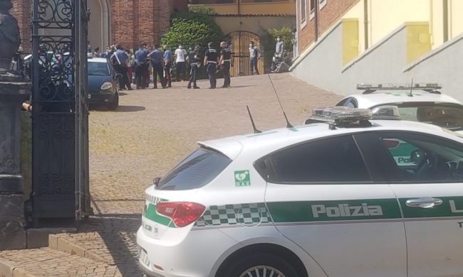 Due richiedenti asilo positivi al Covid “persi” durante il trasferimento