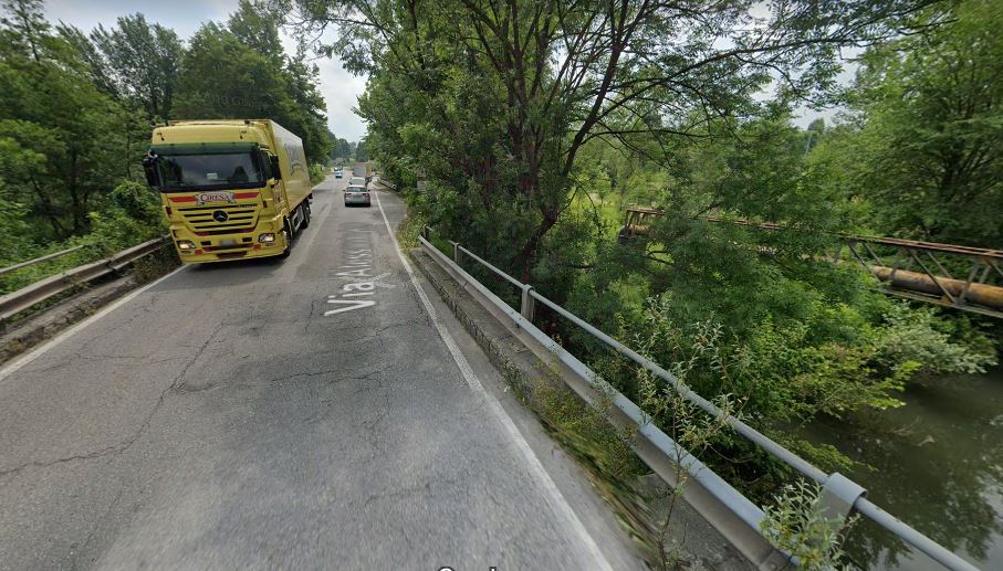 Il maltempo danneggia il ponte: transito vietato ai mezzi pesanti