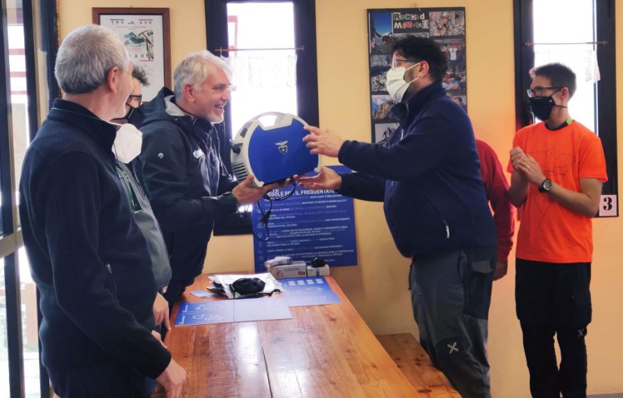 Il kit anti Covid-19 del Cai arriva nei rifugi