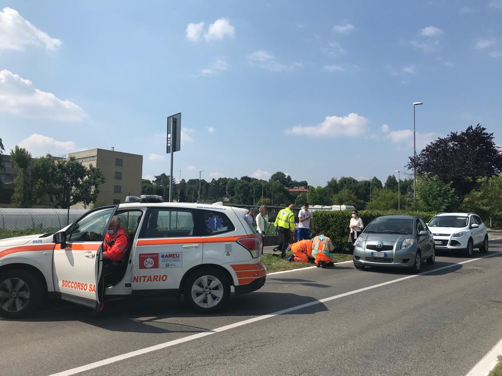 Ragazzino in bici investito da un’auto FOTO
