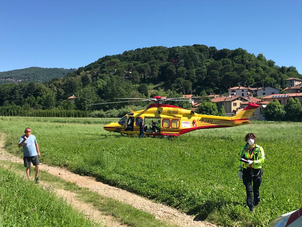 Cade dalla bicicletta, paura per un’undicenne FOTO