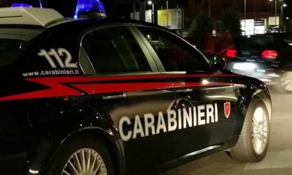 Padre disperato si punta il coltello alla gola per uccidersi: salvato dai Carabinieri