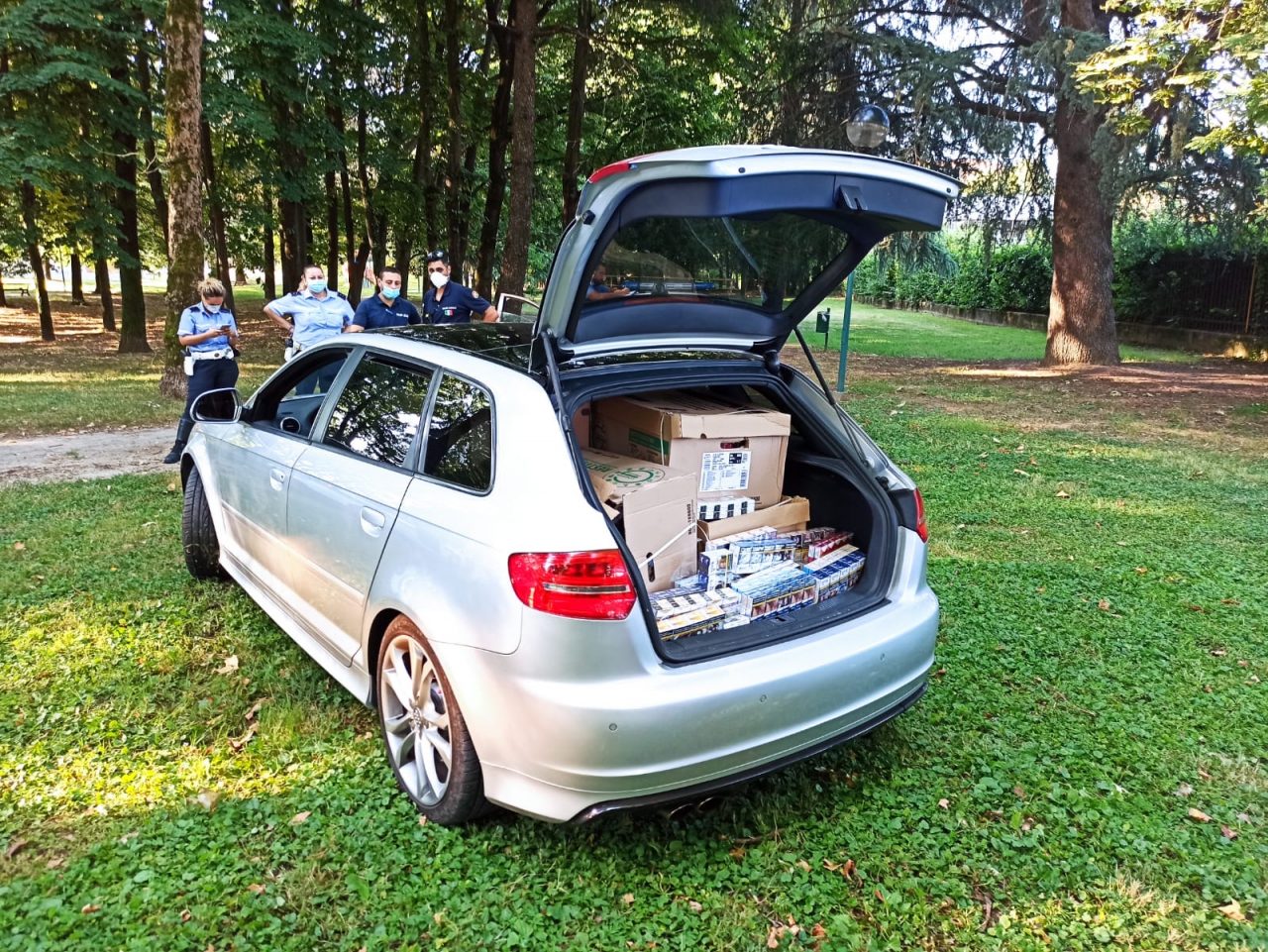 Inseguimento da film in Tangenziale Est: recuperato un carico di sigarette rubate LE FOTO