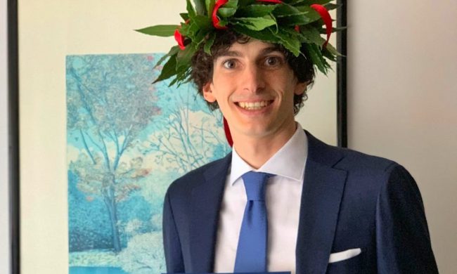 Laurea con lode per Massimo Stella, la dedica al papà presidente dell’ordine morto a causa del Covid