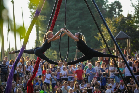 “Cabaret Bizzarro”: giocolieri e acrobati a Missaglia