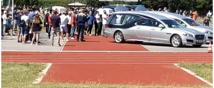 Un ultimo saluto ai gemelli uccisi dal padre con le note di Vasco Rossi VIDEO