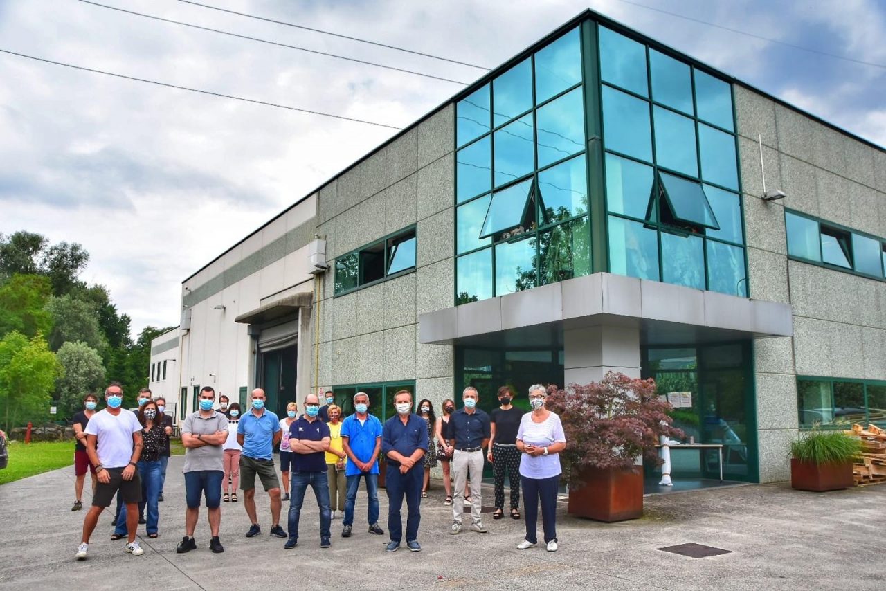 Dai vestiti alle…. mascherine: azienda lecchese promossa dall’Istituto superiore di sanità