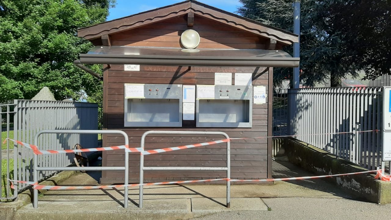 Un’altra casetta dell’acqua colpita dai ladri