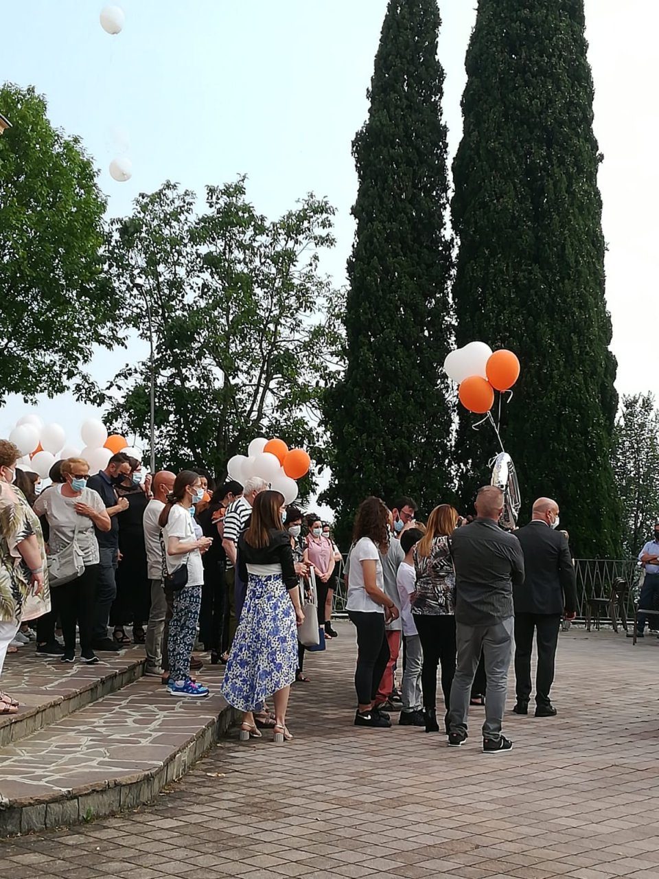 Morto a soli 19 anni, gli amici al funerale: “Dovunque tu sia resterai il nostro sognatore” FOTO e VIDEO