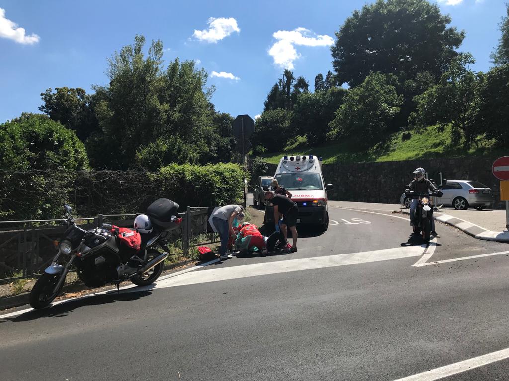 Caduta da moto, incidente al ponte di Brivio