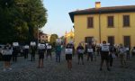 Flash mob "No bitumi" fuori dal Comune FOTO