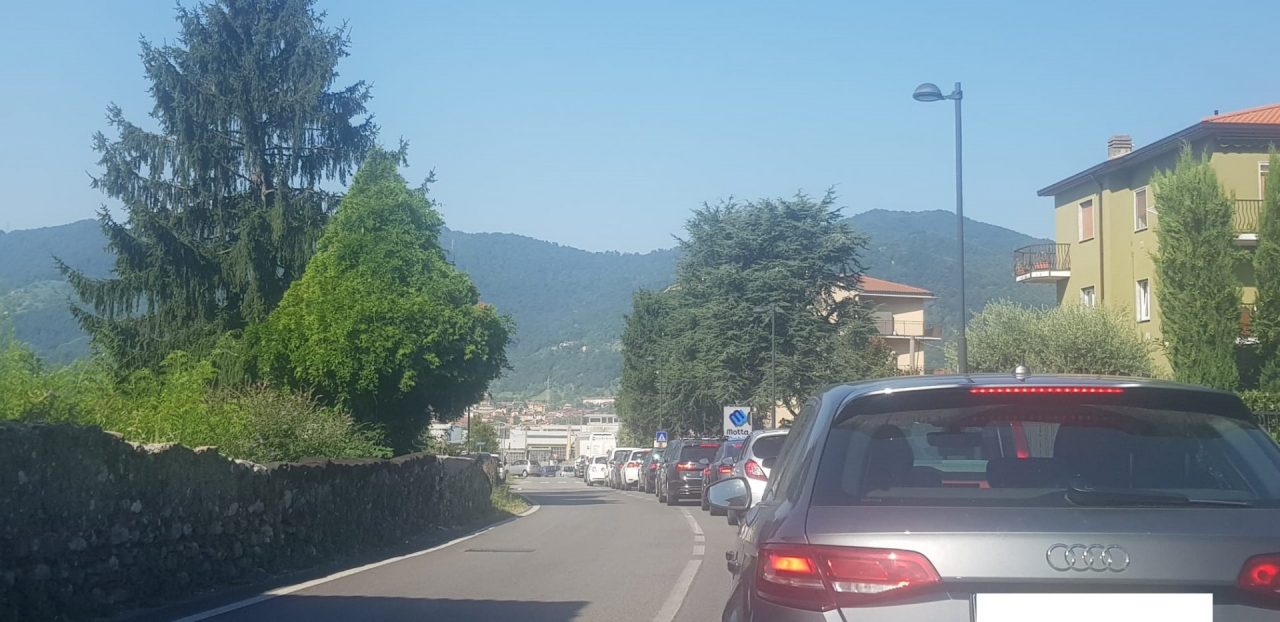 Lavori in corso: mattinata di inferno a Calolzio